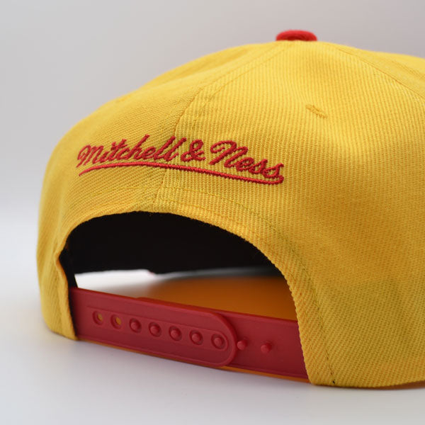 Atlanta Hawks NBA Mitchell & Ness SHARKTOOTH Snapback Hat - Red/Yellow