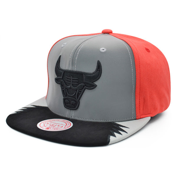 Chicago Bulls Exclusive Mitchell & Ness AIR JORDAN DAY 5 Snapback Hat - Reflective Gray/Black/Peach