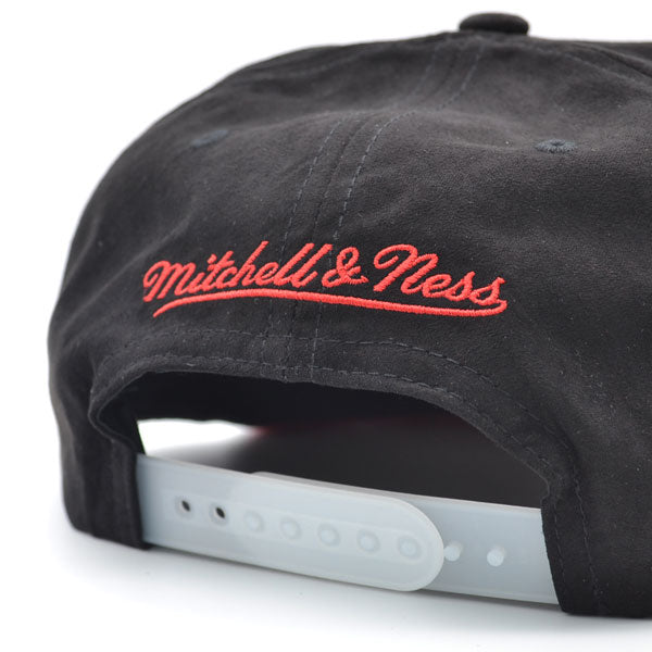 Chicago Bulls Exclusive Mitchell & Ness AIR JORDAN DAY 5 Snapback Hat - Reflective Gray/Red/Black