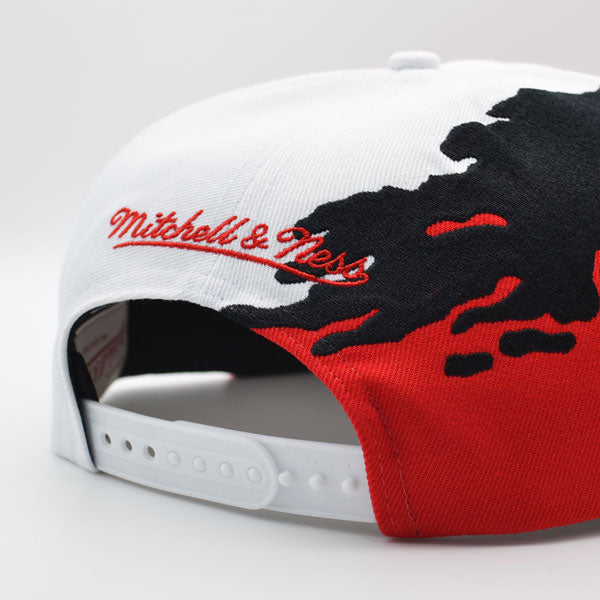 Chicago Bulls NBA Mitchell & Ness PAINTBRUSH Snapback Hat - Red/Black