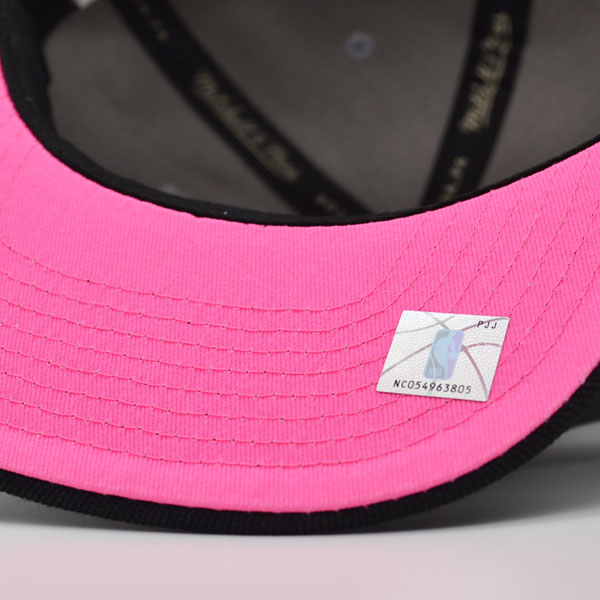 Chicago Bulls NBA Mitchell & Ness NEON LIGHTS Snapback Hat - Gray/Black/Pink