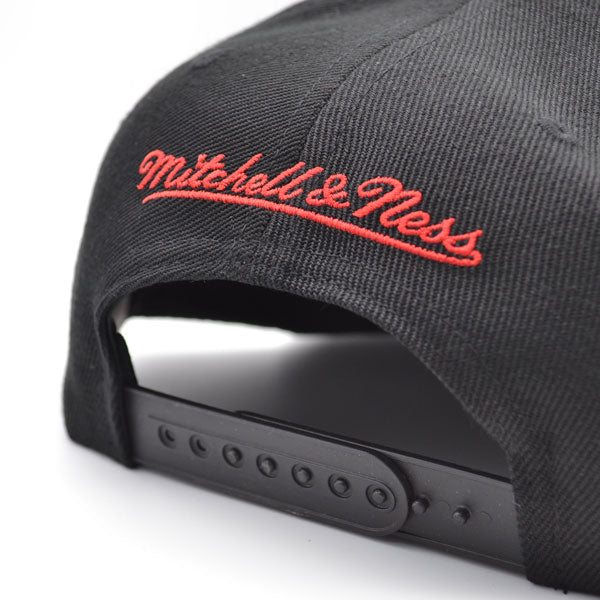 Chicago Bulls Mitchell & Ness THERMAL MAP Snapback NBA Hat - Black