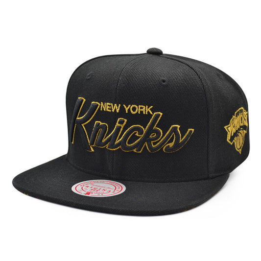 New York Knicks Mitchell & Ness BHM Script Snapback Hat - Black/Metallic Gold