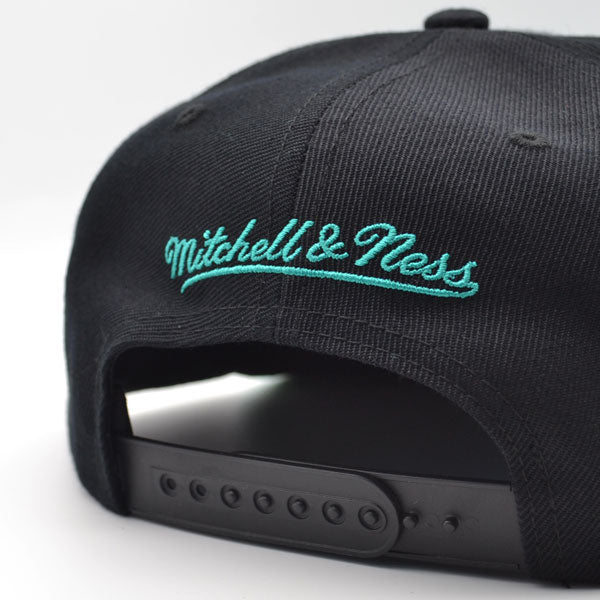 Vancouver Grizzlies Mitchell & Ness TEAM SCRIPT 2Tone Snapback Hat - Black/Teal