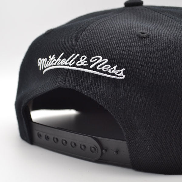 Brooklyn Nets Mitchell & Ness TEAM SCRIPT Snapback Hat - Black/Gray