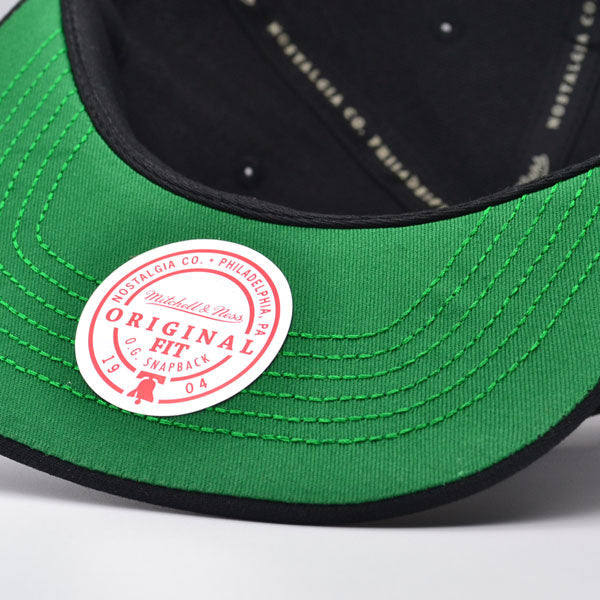 Boston Bruins Mitchell & Ness NHL HAT TRICK Snapback Adjustable Hat - Black/Gold