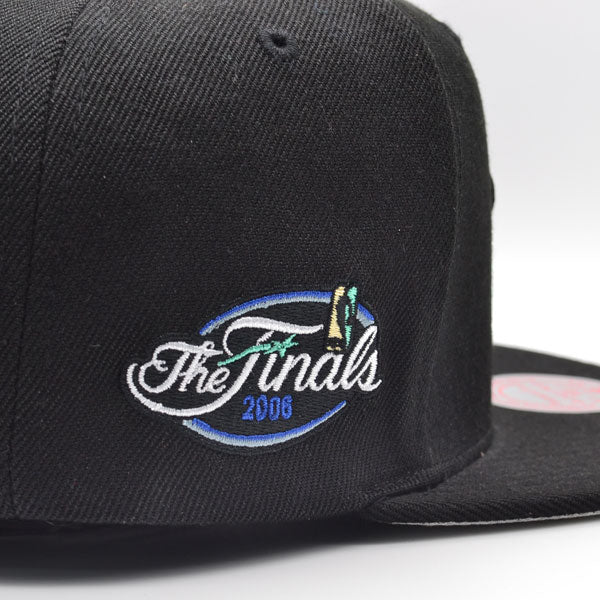 Miami Heat 2006 NBA FINALS Mitchell & Ness INVERTED LOGO Snapback Hat - Black/Mint
