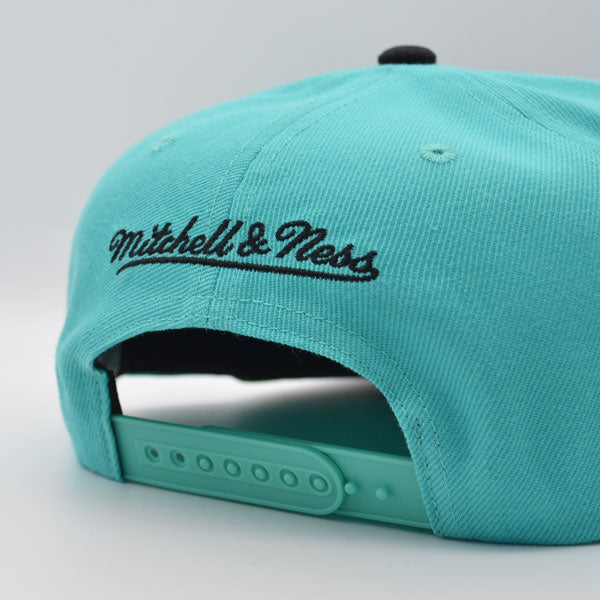 San Antonio Spurs Mitchell & Ness CLASSIC 2Tone Snapback Hat - Teal/Black