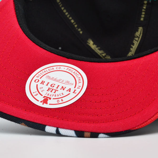 Vancouver Grizzlies Mitchell & Ness SWINGMAN POP Snapback Hat - Black