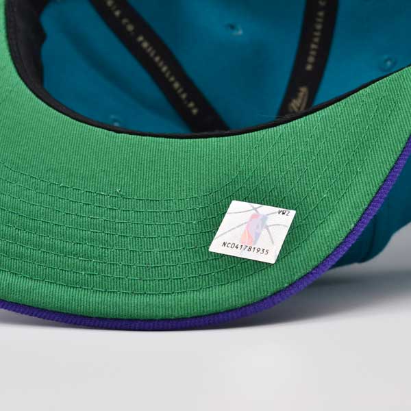Charlotte Hornets NBA Mitchell & Ness CLASSIC 2TONE Snapback Hat - Teal/Purple