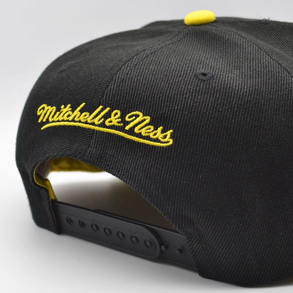 Chicago Bulls Mitchell & Ness LIGHTNING HOOK Snapback NBA Hat - Black/Cyber Yellow