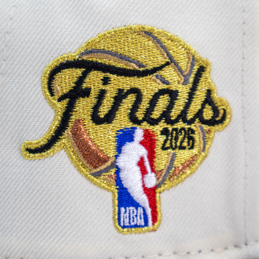 New York Knicks "2026 NBA FINALS" 2Tone New Era 9Fifty Snapback Hat - Chrome/Black
