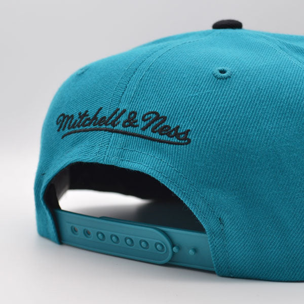 Detroit Pistons NBA Mitchell & Ness CLASSIC 2TONE Snapback Hat - Teal/Black