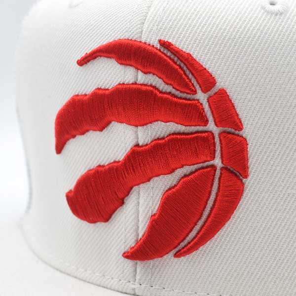 Toronto Raptors NBA Mitchell & Ness COOL DOWN Trucker Mesh Snapback Hat - White/Red