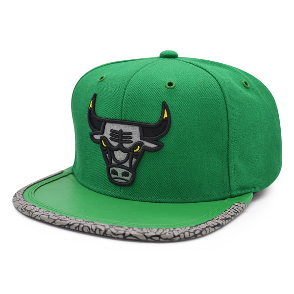 Chicago Bulls Exclusive Mitchell & Ness AIR JORDAN DAY 3 Snapback Hat - Green/Concrete