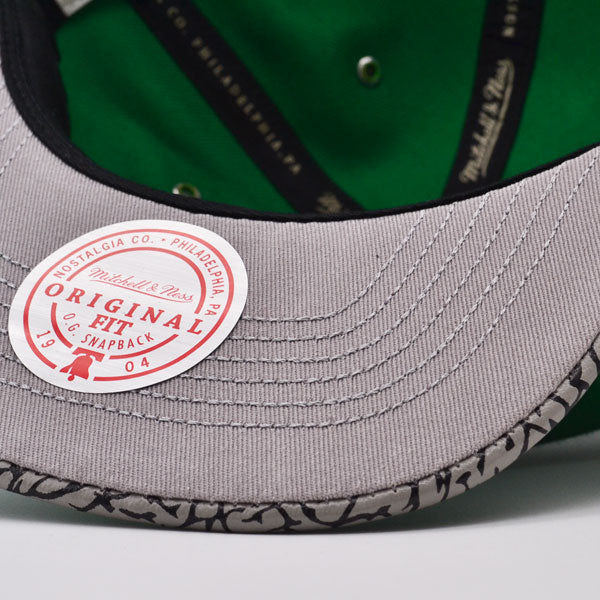 Chicago Bulls Exclusive Mitchell & Ness AIR JORDAN DAY 3 Snapback Hat - Green/Concrete