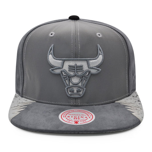 Chicago Bulls Exclusive Mitchell & Ness AIR JORDAN DAY 5 Snapback Hat - Reflective Gray/Graphite
