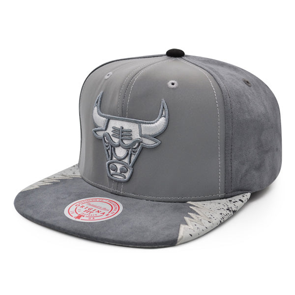 Chicago Bulls Exclusive Mitchell & Ness AIR JORDAN DAY 5 Snapback Hat - Reflective Gray/Graphite