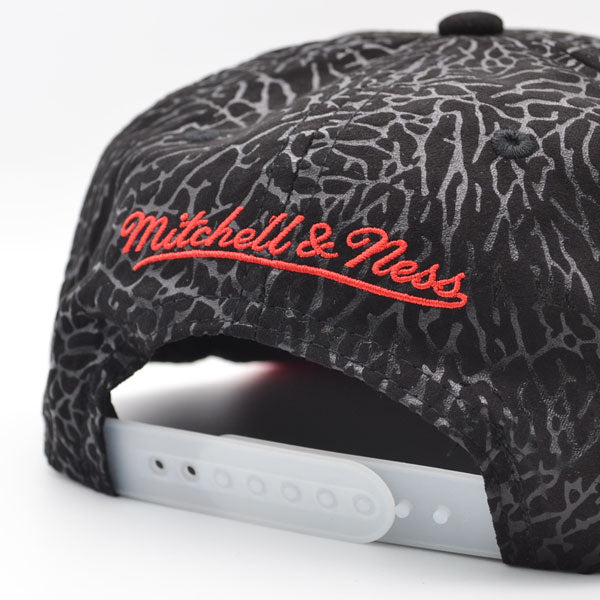Chicago Bulls Exclusive Mitchell & Ness AIR JORDAN DAY 5 Snapback Hat - Black/Red