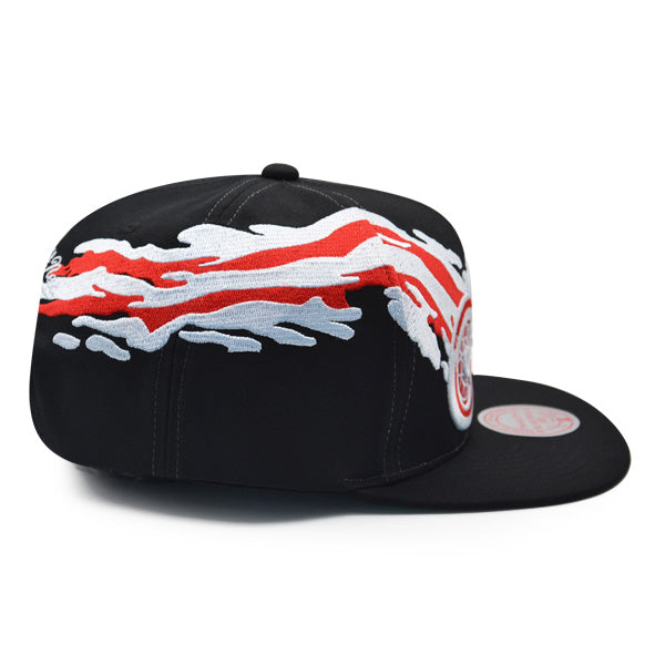 Detroit Redwings NHL Mitchell & Ness VINTAGE PAINTBRUSH Snapback Hat - Black/Red