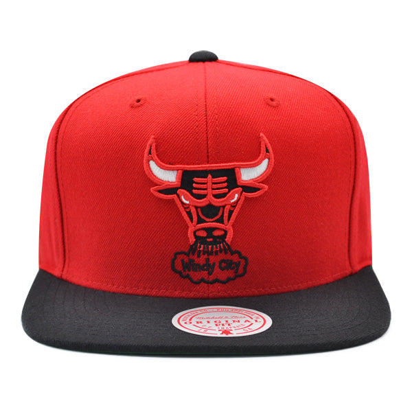 Chicago Bulls Mitchell & Ness Classic 2Tone Snapback NBA Hat - Red/Black