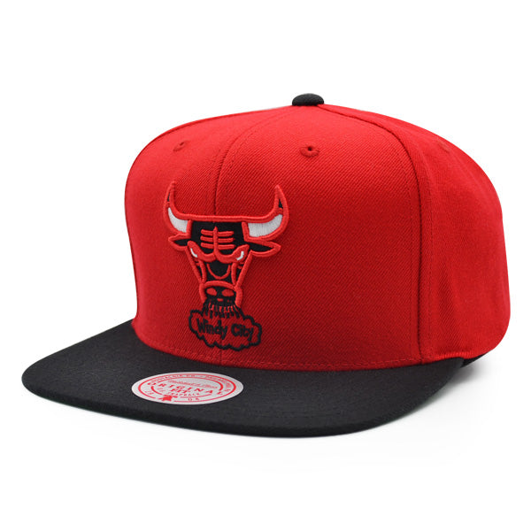 Chicago Bulls Mitchell & Ness Classic 2Tone Snapback NBA Hat - Red/Black