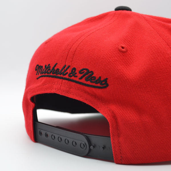 Chicago Bulls Mitchell & Ness Classic 2Tone Snapback NBA Hat - Red/Black