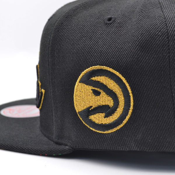 Atlanta Hawks Mitchell & Ness BHM Script Snapback Hat - Black/Metallic Gold