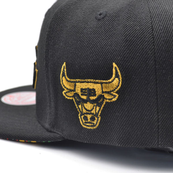 Chicago Bulls Mitchell & Ness BHM Script Snapback Hat - Black/Metallic Gold