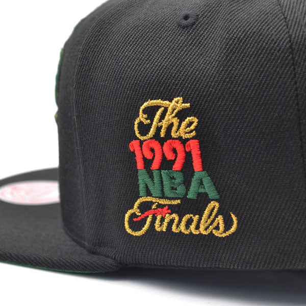 Chicago Bulls Mitchell & Ness BHM Logo Snapback Hat - Black/Metallic Gold