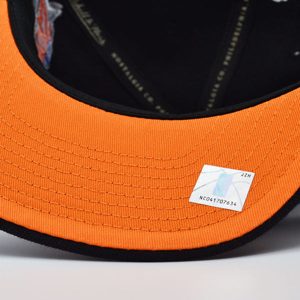 New York Knicks Mitchell & Ness TEAM SCRIPT Snapback Hat - Black/Orange