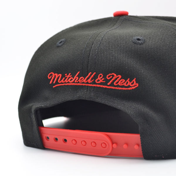 Chicago Bulls Mitchell & Ness JUMBOTRON Snapback Hat - Black/Red