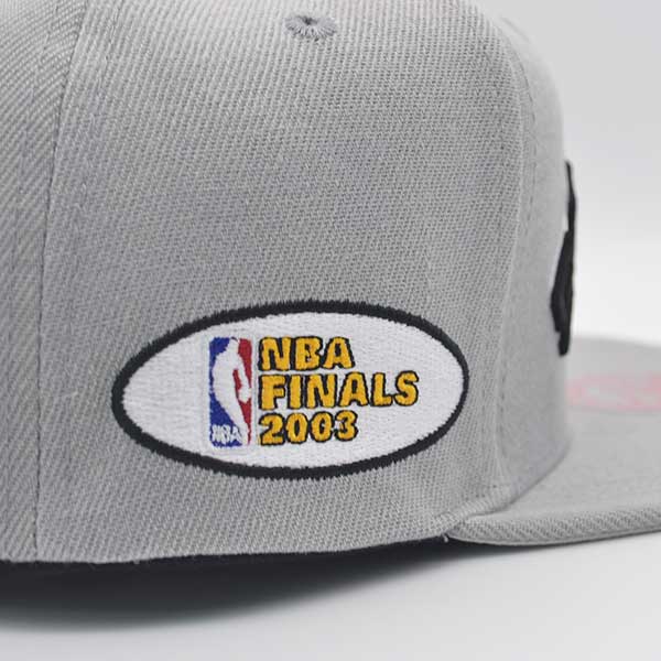 San Antonio Spurs 2003 NBA Finals Champions Mitchell & Ness Snapback Hat - Gray/Black
