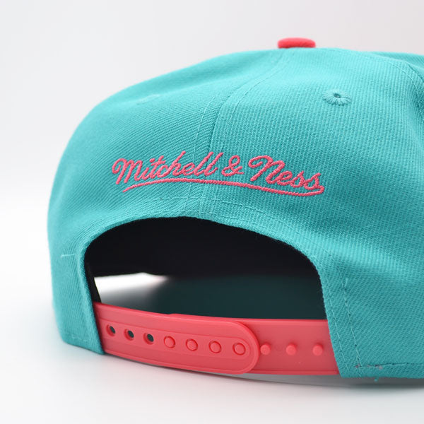 San Antonio Spurs Mitchell & Ness JUMBOTRON Snapback Hat - Teal/Pink