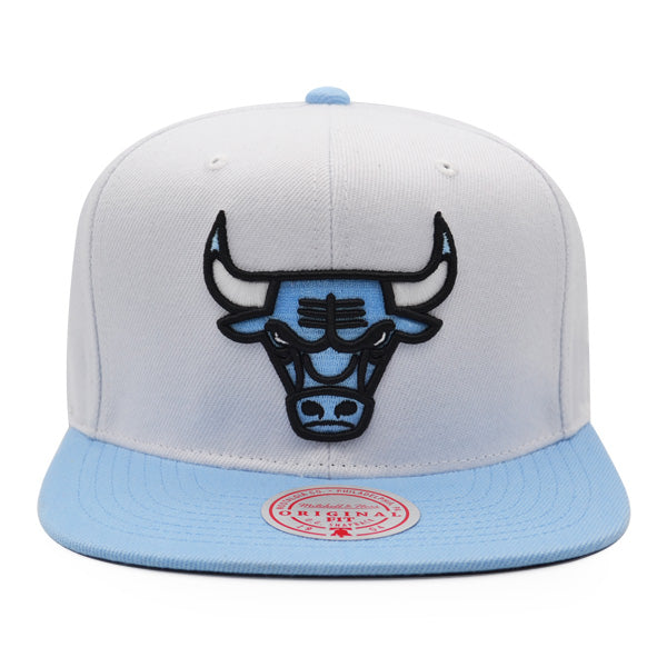 Chicago Bulls NBA Mitchell & Ness UNIVERSITY HOME 2Tone Snapback Hat - White/University Blue