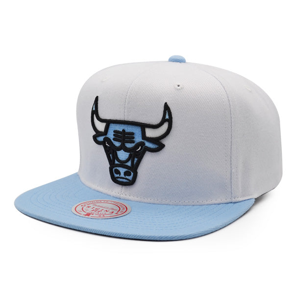 Chicago Bulls NBA Mitchell & Ness UNIVERSITY HOME 2Tone Snapback Hat - White/University Blue