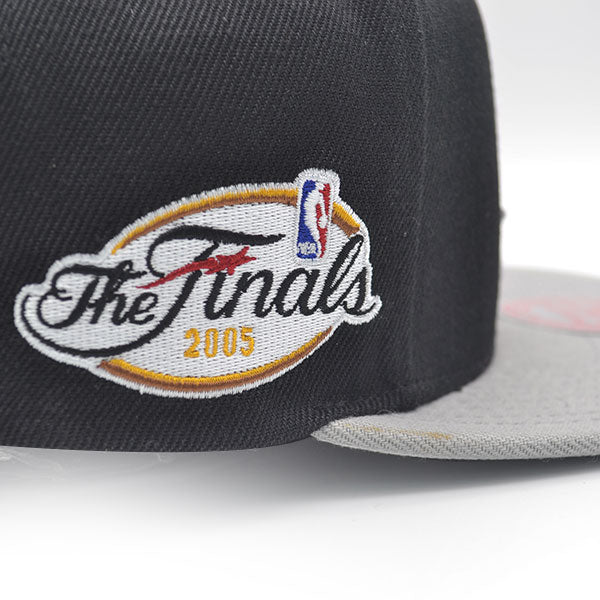 San Antonio Spurs 2005 NBA Finals Champions Mitchell & Ness Snapback Hat - Black/Gray