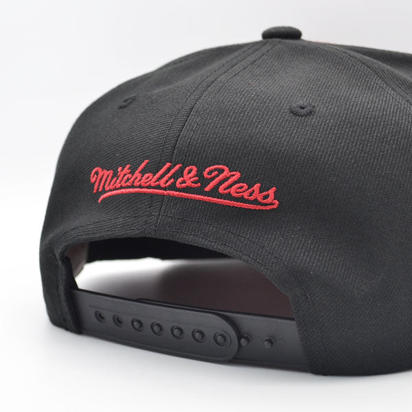 Chicago Bulls Mitchell & Ness HYPER LOOPS Snapback Hat - Black/Red