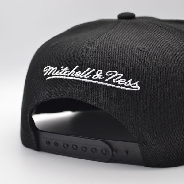 Vancouver Grizzlies Mitchell & Ness XL LOGO Snapback Hat - Black/White