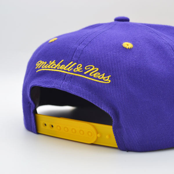 Los Angeles Lakers Mitchell & Ness 2-Tone NBA CHAMPIONS 2000-2002 Side Patch Snapback - Purple/Yellow