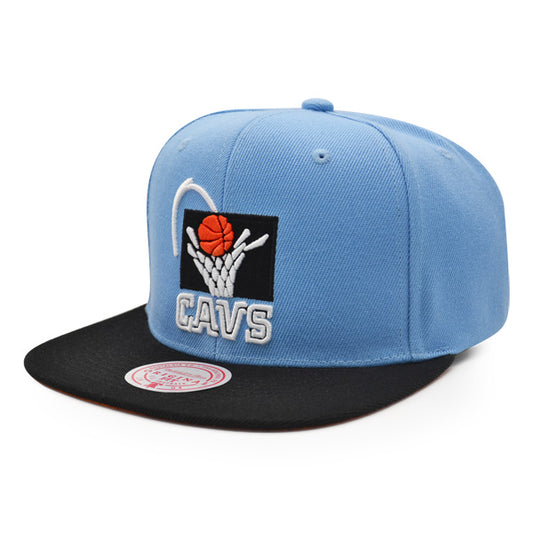 Cleveland Cavaliers Mitchell & Ness CLASSIC 2Tone Snapback Hat - Sky/Black/Orange Bottom