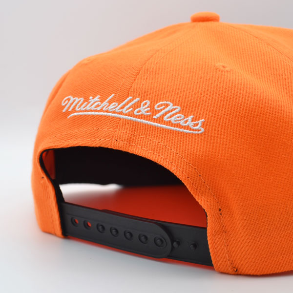 Phoenix Suns Mitchell & Ness CLASSIC 2Tone Snapback Hat - Orange/Black