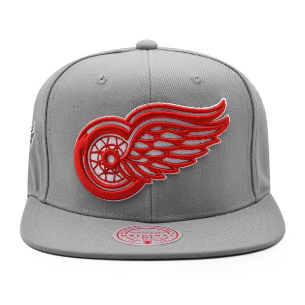 Detroit Red Wings Mitchell & Ness NHL ALTERNATE FLIP Snapback Adjustable Hat - Gray/Red