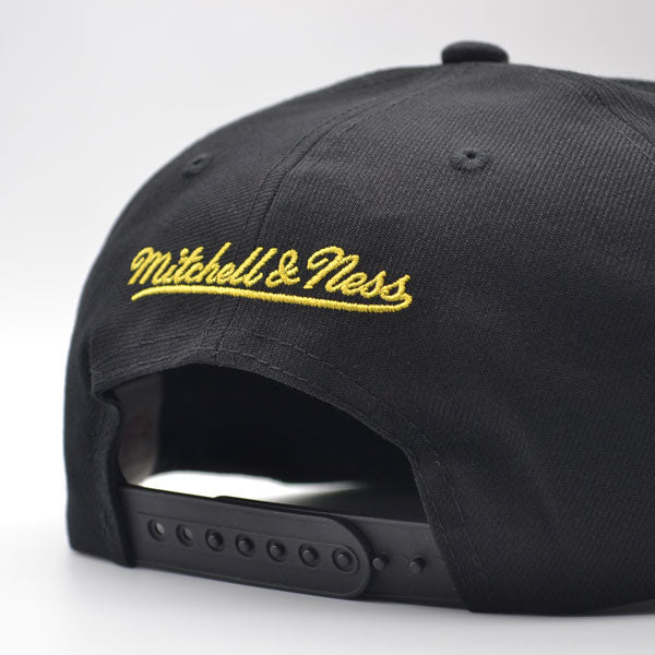 Boston Bruins Mitchell & Ness NHL ALTERNATE FLIP Snapback Adjustable Hat - Black/Yellow
