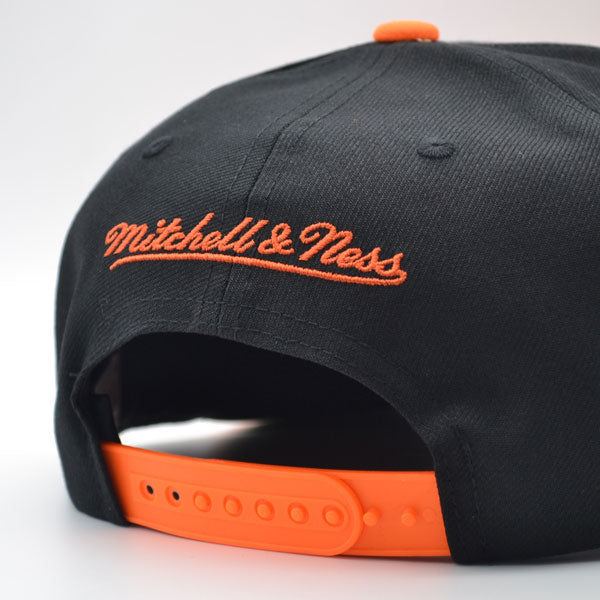Philadelphia Flyers Mitchell & Ness NHL VINTAGE SCRIPT Snapback Adjustable Hat - Black/Orange