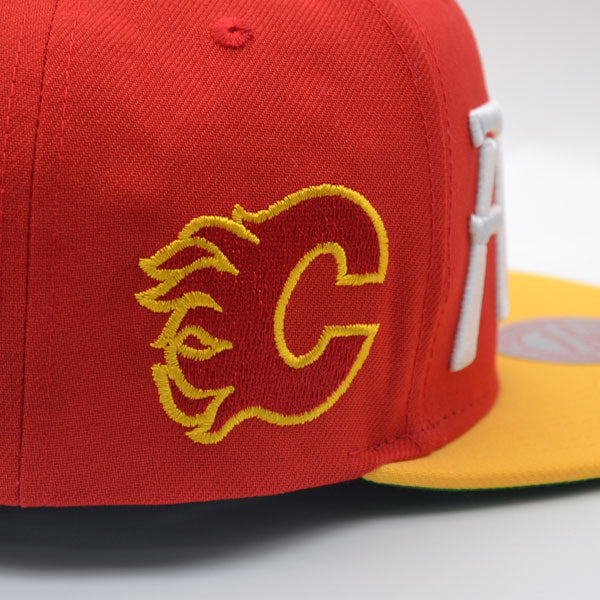 Calgary Flames Mitchell & Ness NHL VINTAGE SCRIPT Snapback Adjustable Hat -Red/Yellow