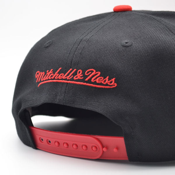 Chicago Blackhawks Mitchell & Ness NHL VINTAGE SCRIPT Snapback Adjustable Hat -Black/Red