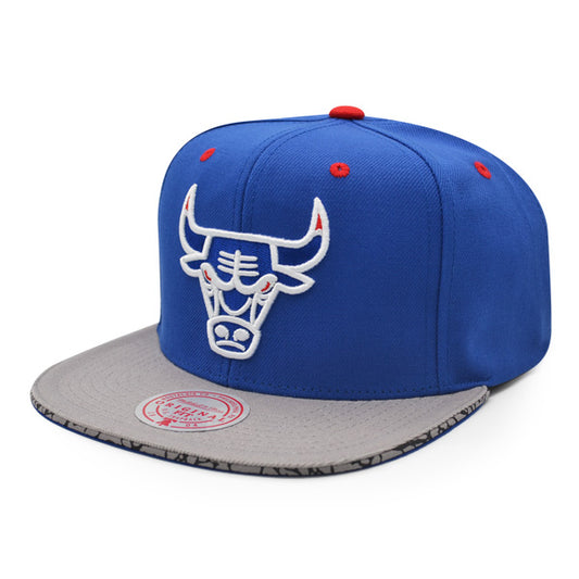 Chicago Bulls NBA Mitchell & Ness CONCRETE EDGE Snapback Hat - Royal/Gray/Red
