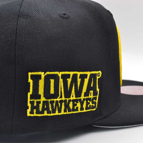 Iowa Hawkeyes NCAA Mitchell & Ness CLASSIC LOGO Snapback Hat - Black/Yellow