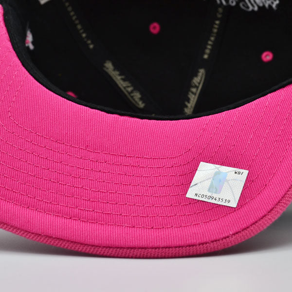 Miami Heat NBA Mitchell & Ness SWEET HEART SCRIPT Snapback Hat - Black/Hot Pink